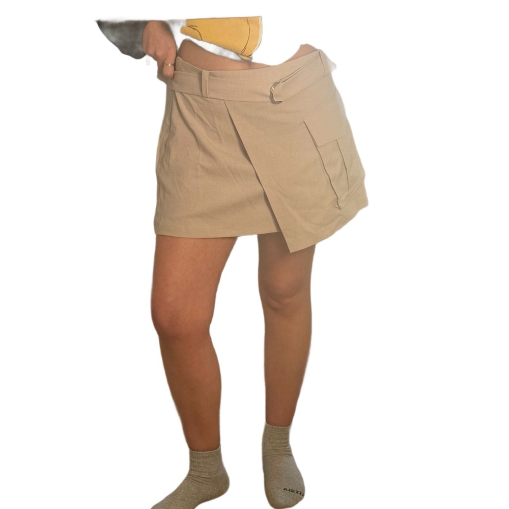 NWT ☀️ Abercrombie & Fitch Wrap- Front Utility Skort in taupe- Size Medium - Picture 6 of 10